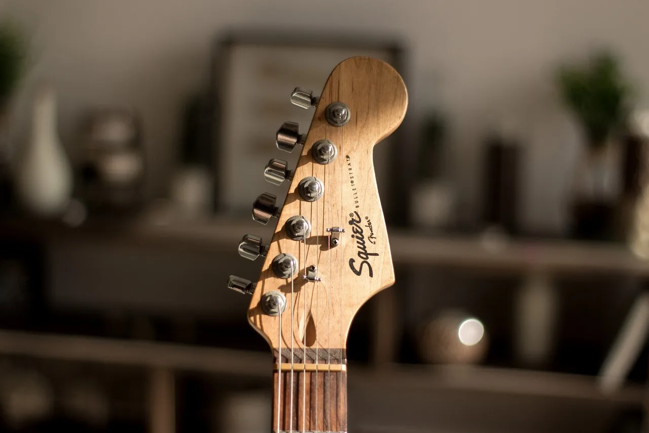 Comment renforcer sa main gauche à la guitare pour maîtriser les accords barrés et les positions difficiles